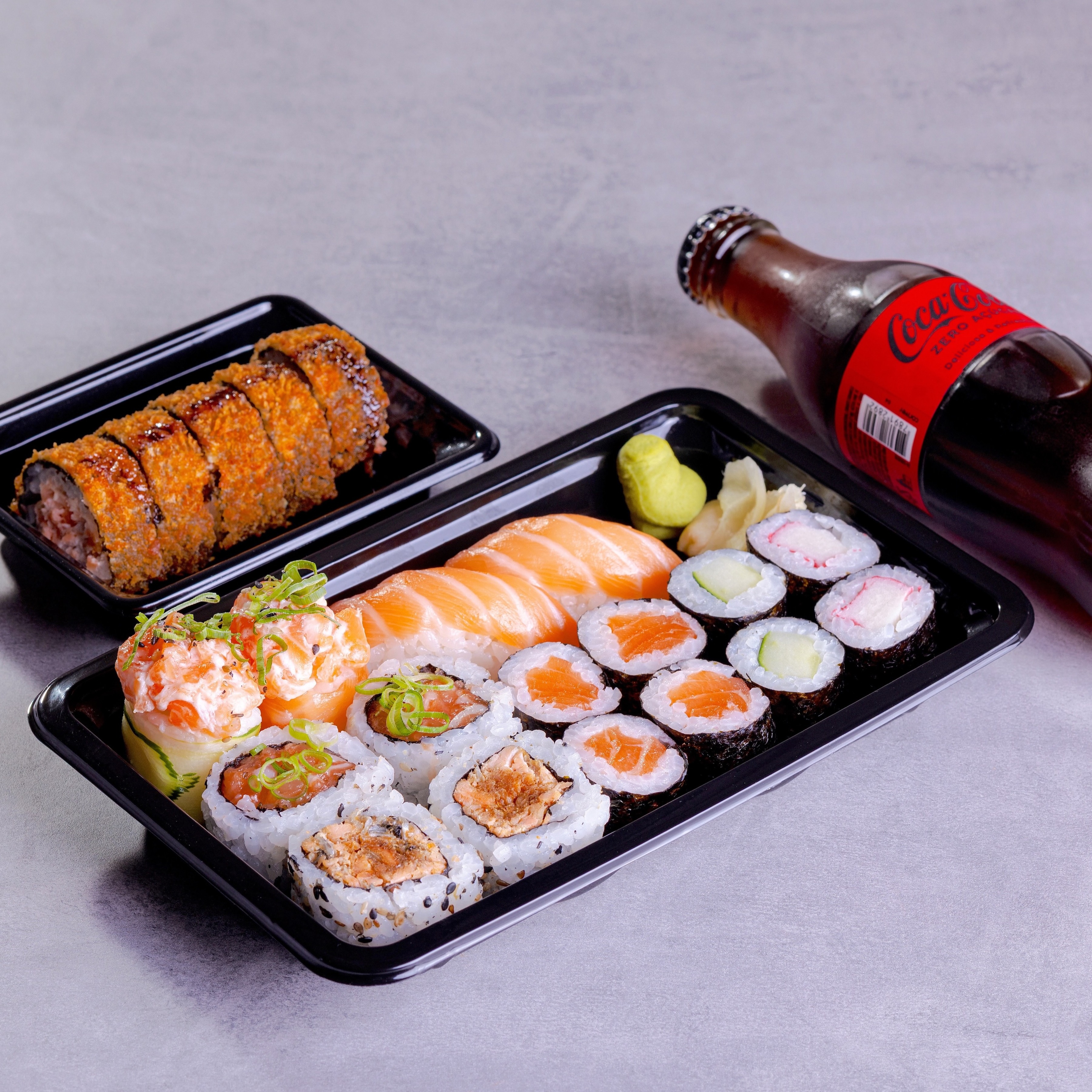 Fuji + 1/2 Hot tradicional salmão + Coca 250ml