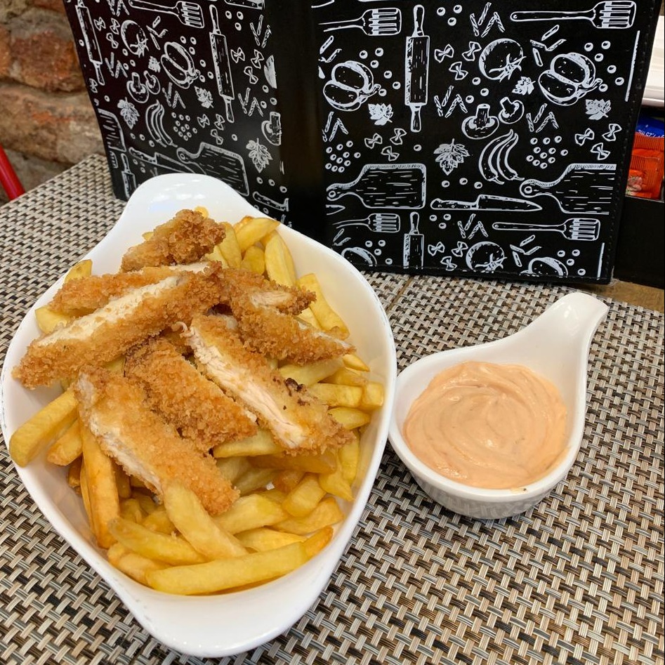 Petisco! Batata frita com Filé de Frango Crocante