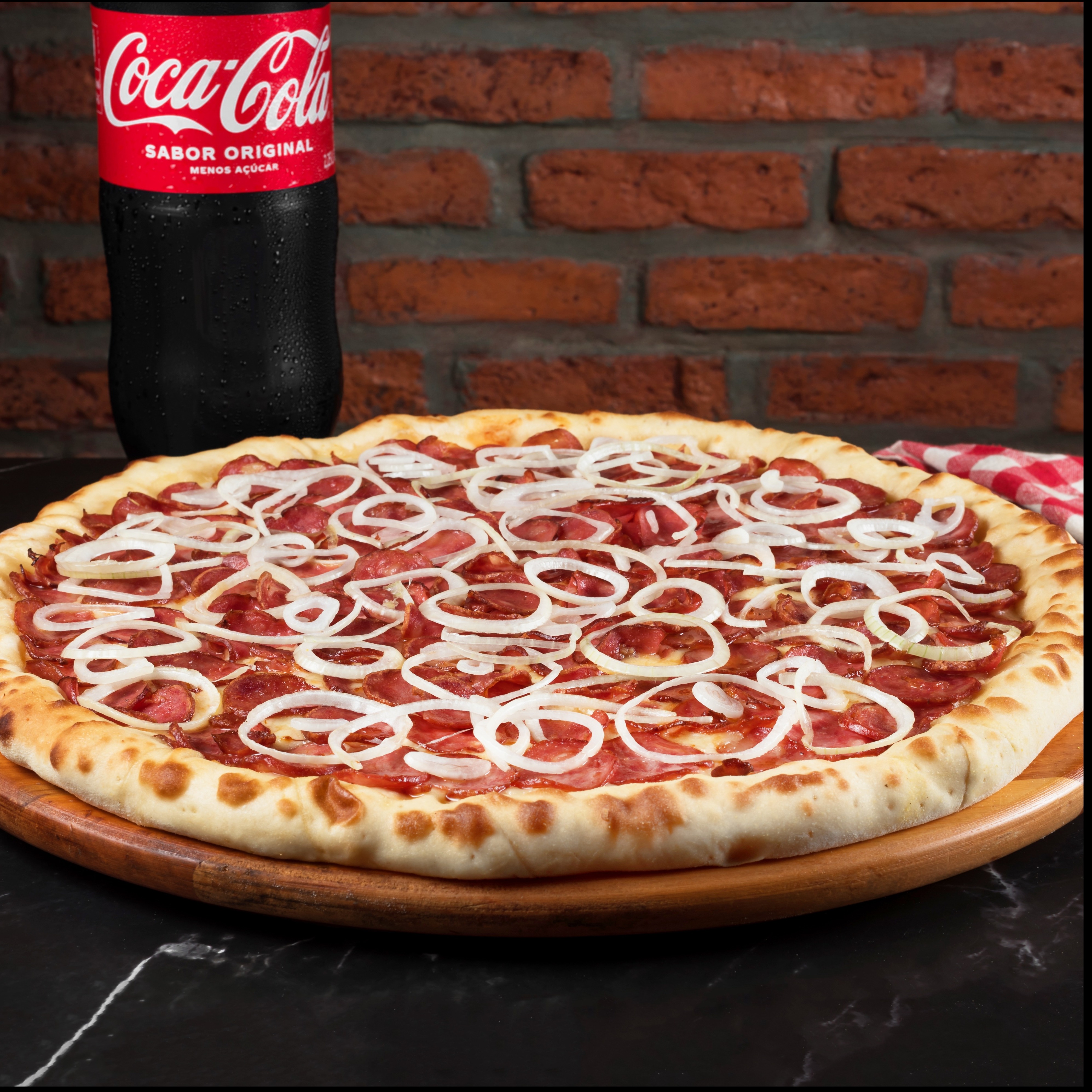 Pizza 45 cm + Refrigerante Gratis