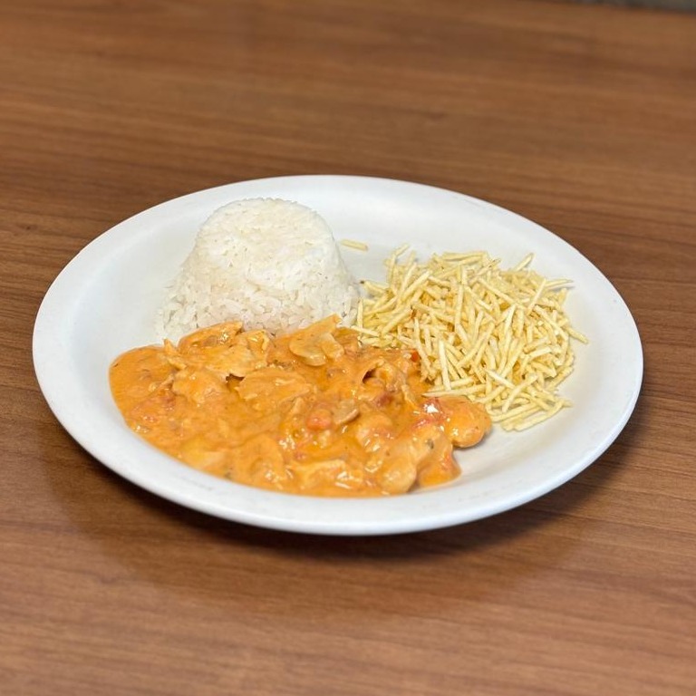Strogonoff Kids com batata palha