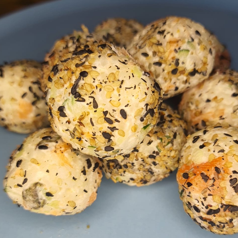 Bolinha de Salmão com Pepino 10 unidades