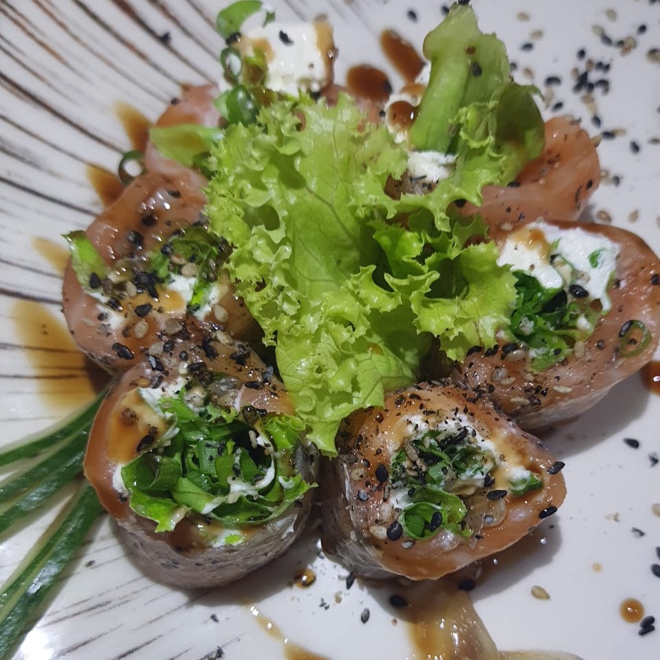 Sushi de Folha de arroz com Salmão 5 unid