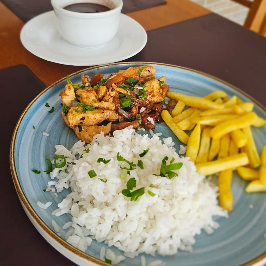 FRANGO GRELHADO EM TIRAS. EXECUTIVO