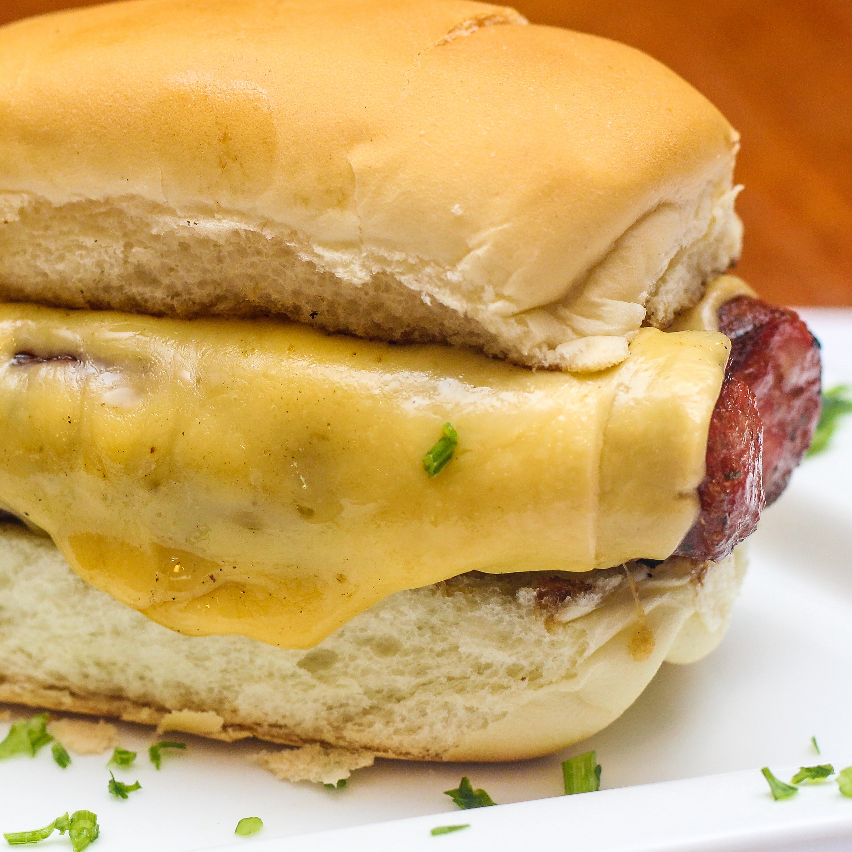 LINGUIÇA COM QUEIJO