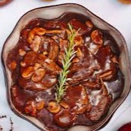 FILÉ AO MOLHO MADEIRA- ACOMPANHA ARROZ BRANCO E FAROFA