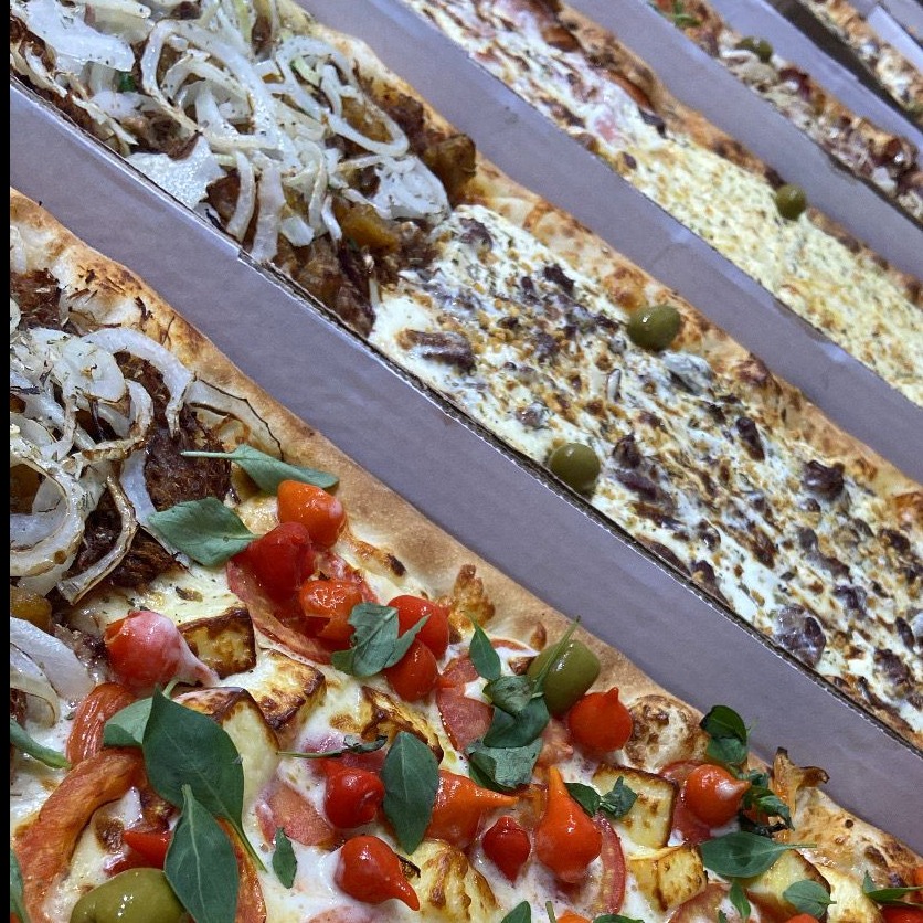 Pizza Metro + Borda recheada+ Coca Cola 2litros