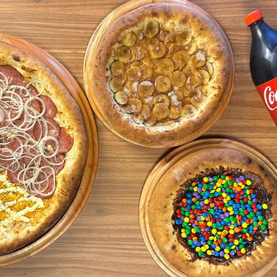 1 Pizza Salgada 35cm + 1 Pizza Doce 25cm + 1 Bebida 2l (Grátis)