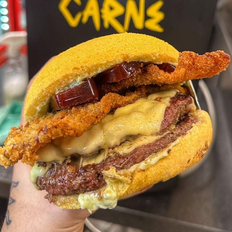 Simples Bacon empanado e Goiabada 