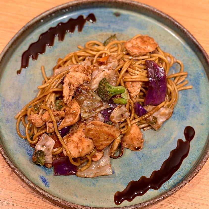 Yakisoba Frango com Macarrão Alfa