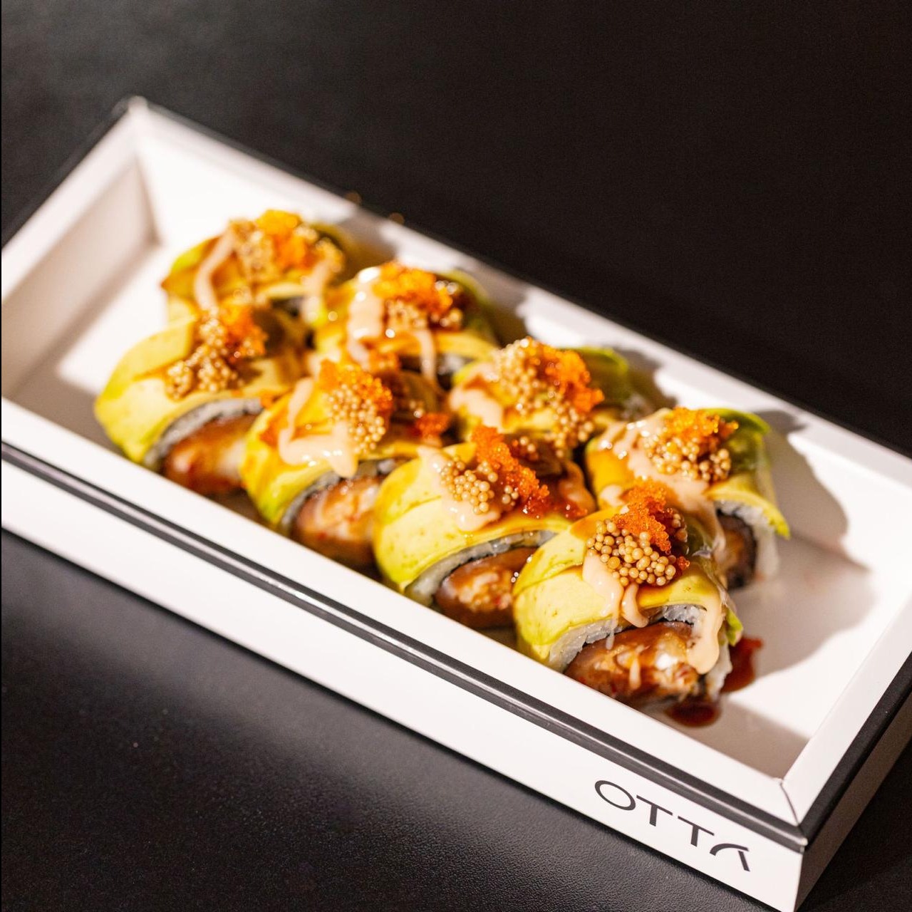 Uramaki Avocado spicy 