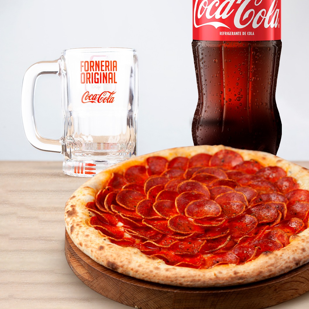 Combo Forneria + Coca-Cola: 1 Pizza Salgada 30cm + 1 Coca + Brinde exclusivo 