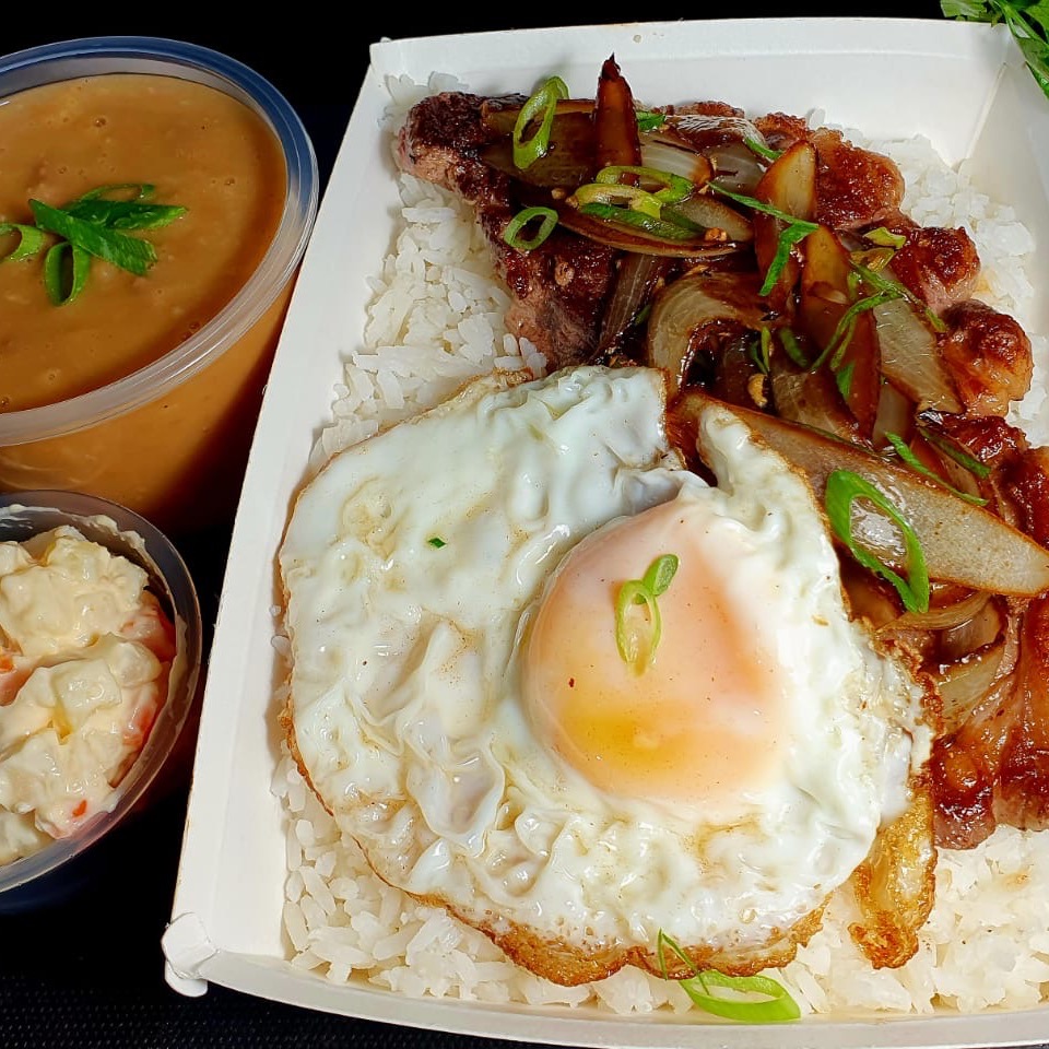 Contra filé  grelhado acebolado e ovo frito