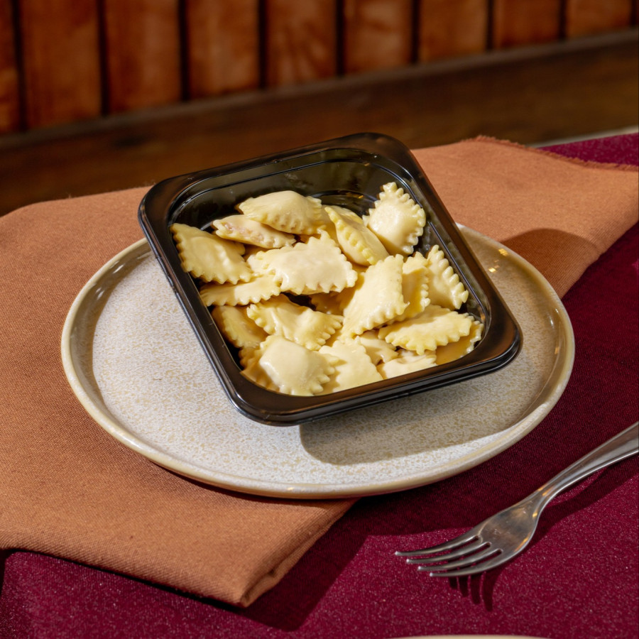 RAVIÓLI TRADICIONAL COM RECHEIO DE QUEIJO E PRESUNTO - 500GR