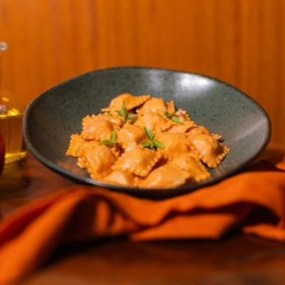 RAVIÓLI TOMATE COM RECHEIO DE FRANGO E ALHO-PORÓ - 500GR