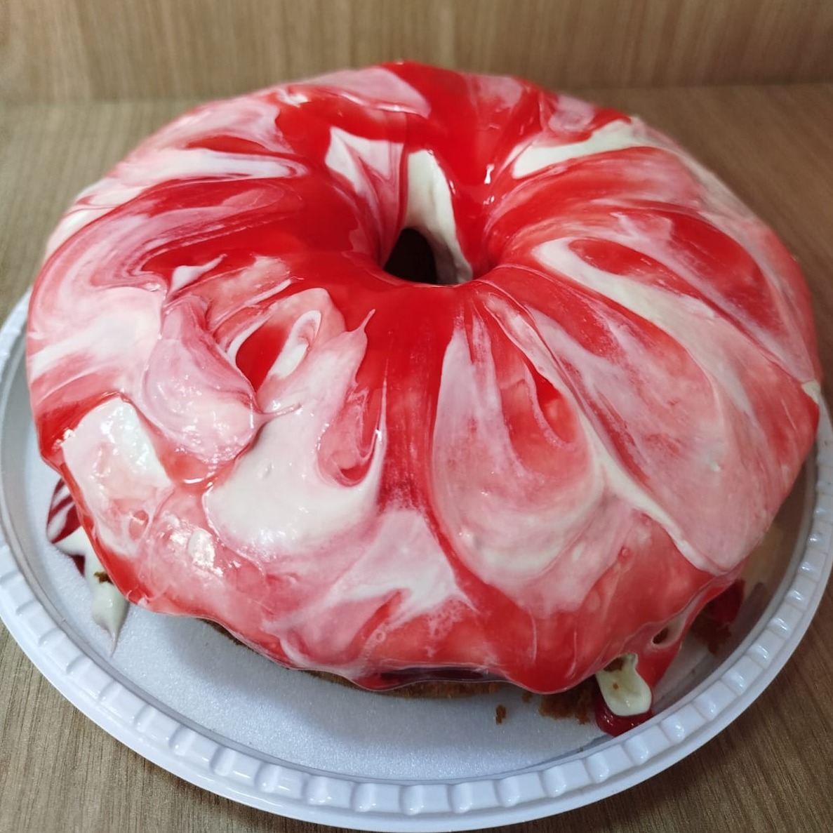 Iorgute com cobertura de ninho e geleia de morango