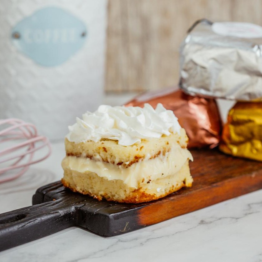 Bolo gelado de abacaxi com creme belga ( 75 gramas)