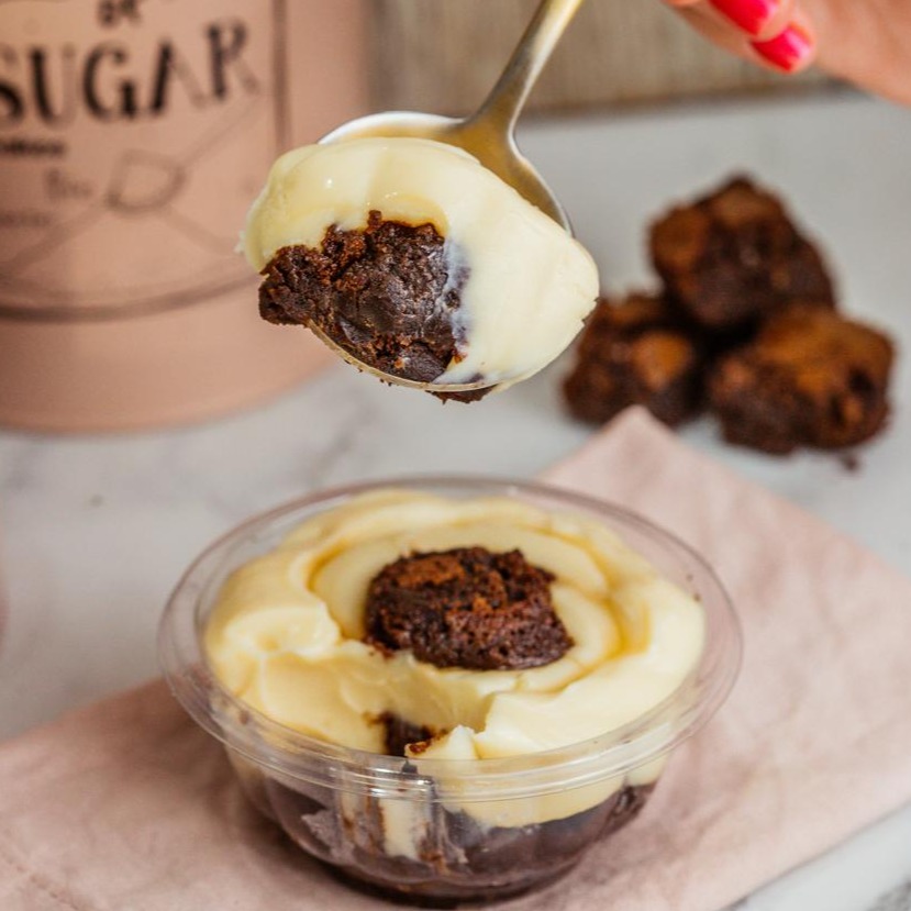 BROWNIE COM NINHO GELADINHO