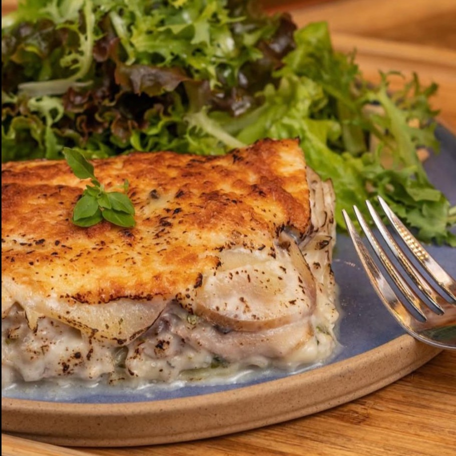 Mil folhas de Bacalhau + Salada verde