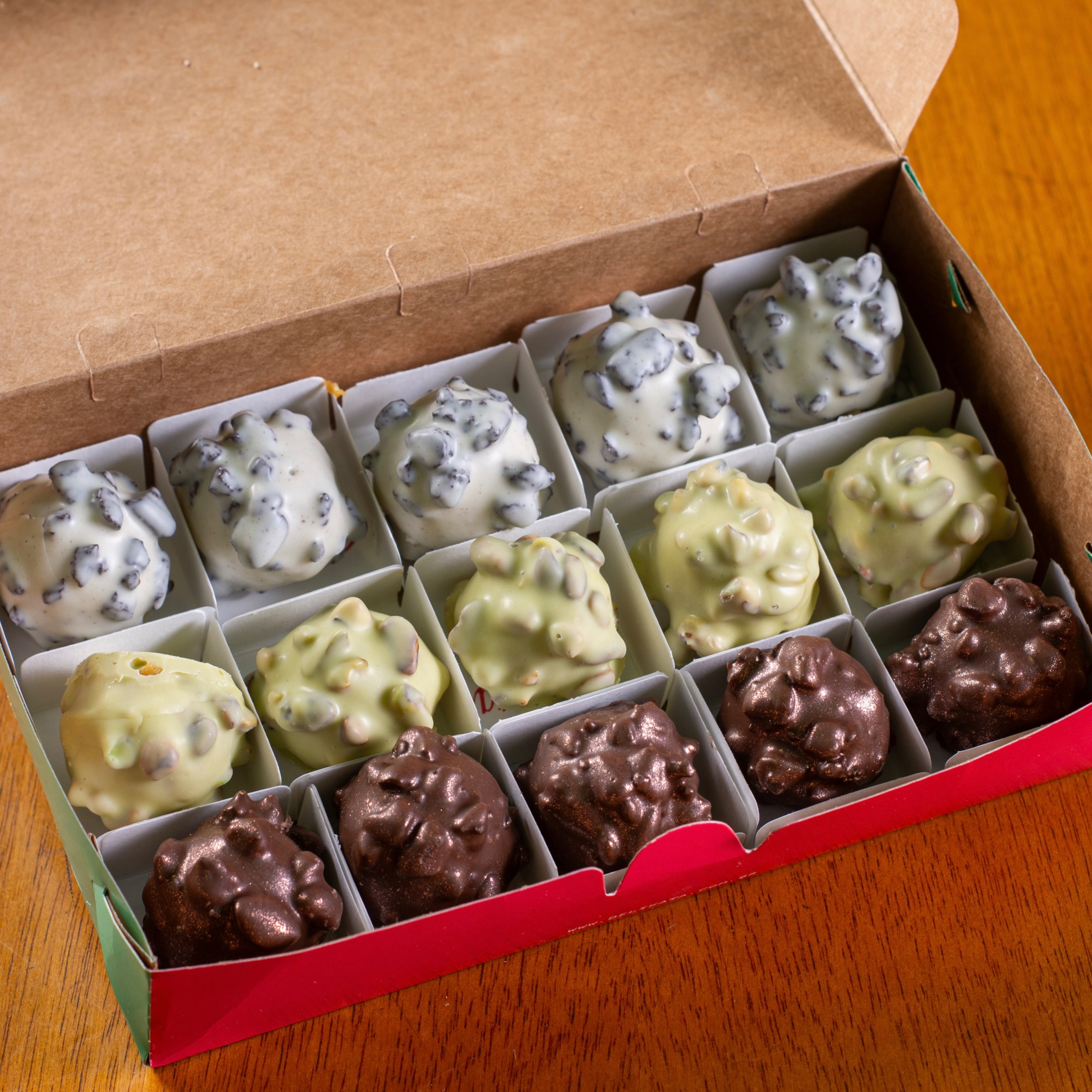 Caixa com 15 bombons natalinos