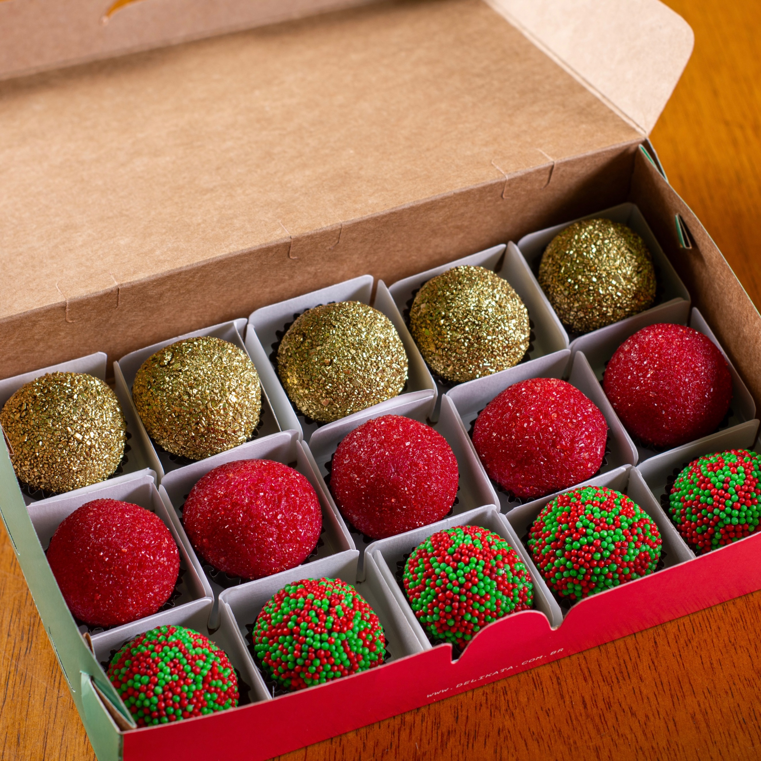 Caixa com 15 doces natalinos