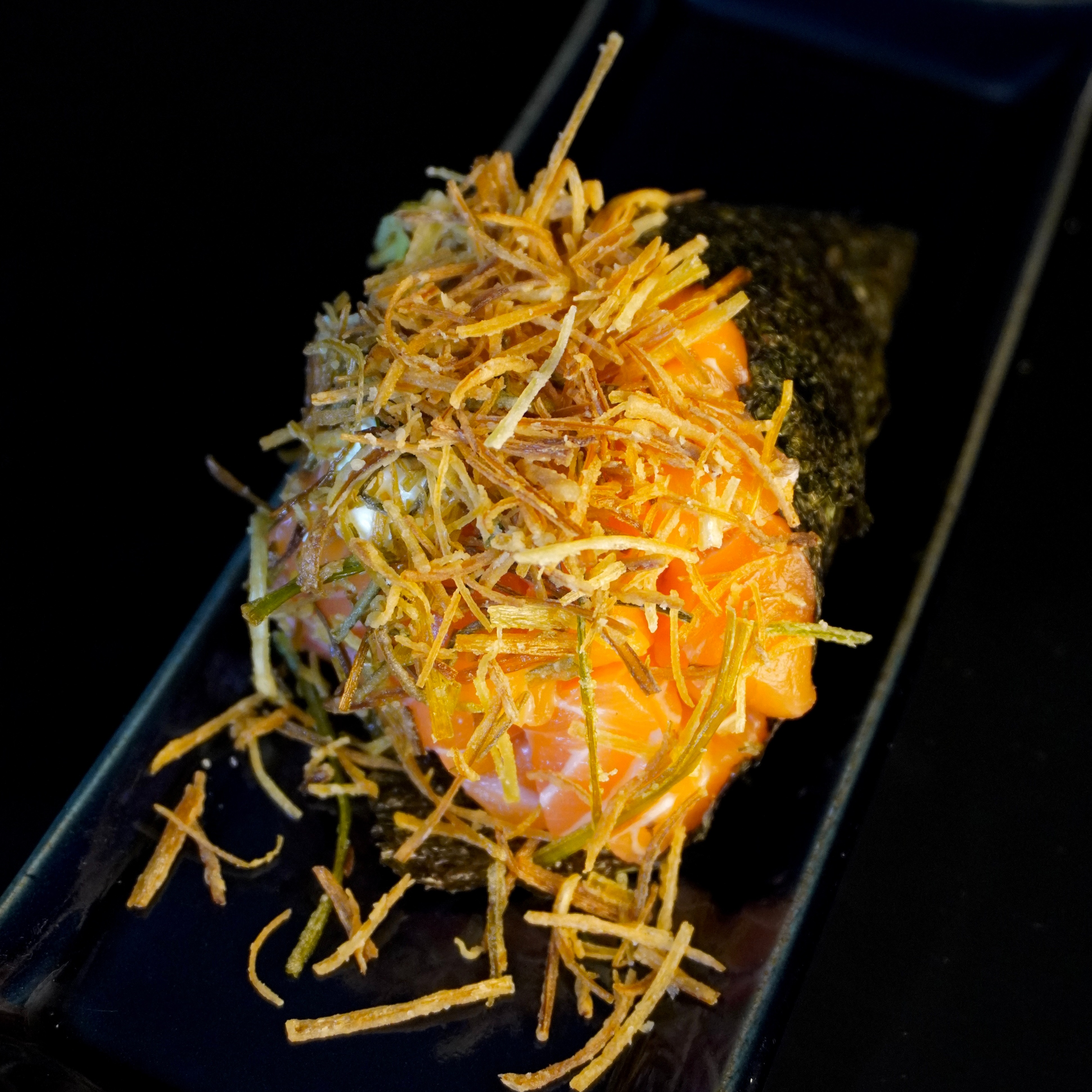 Temaki  Salmão e Alho Poró