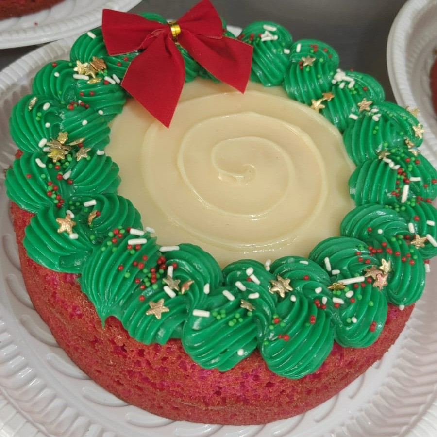 PISCINA DE FRUTAS VERMELHAS E BRIGADEIRO BRANCO