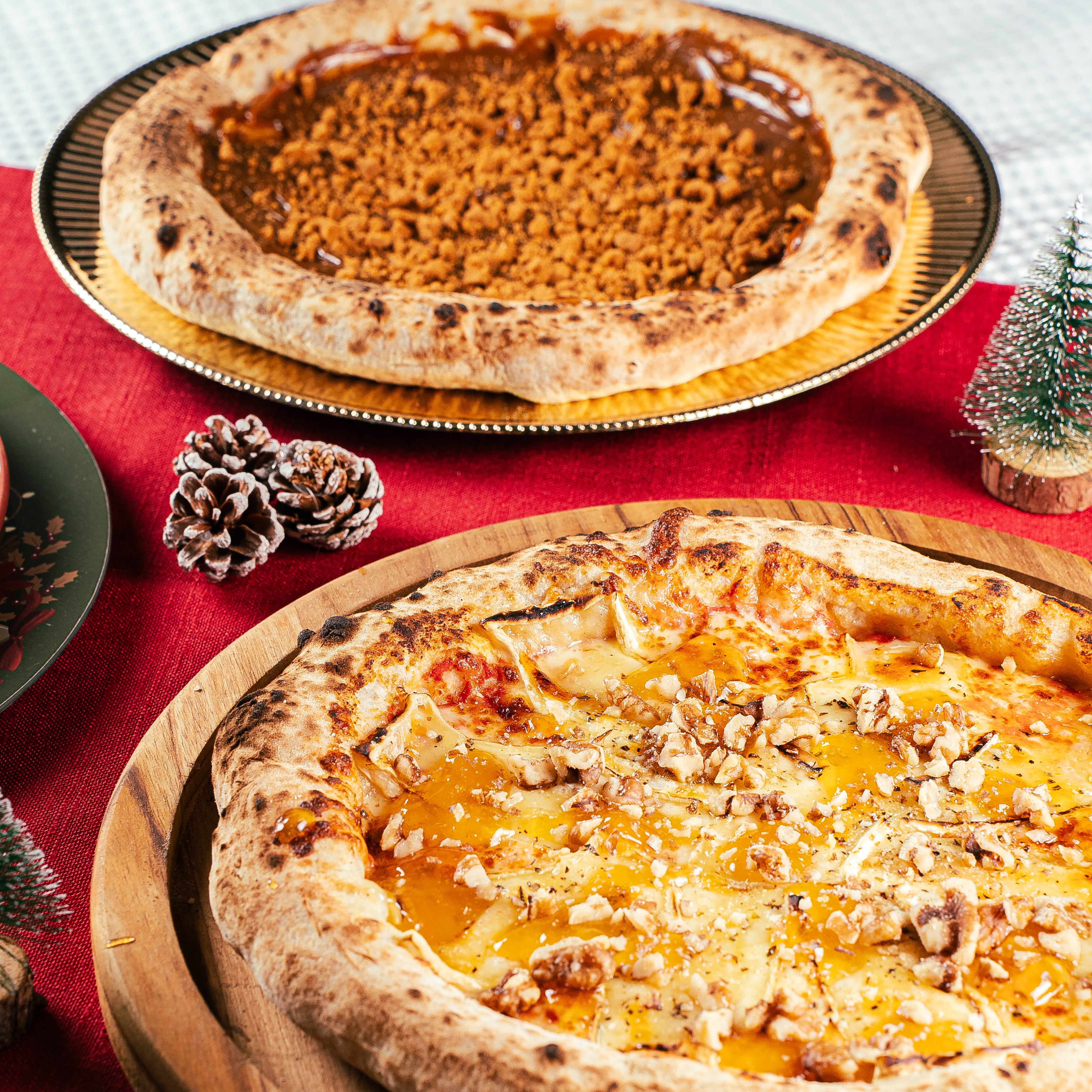 Combo de Natal: Salgada Grande até 2 Sabores + Lotus Biscoff com 25% Off