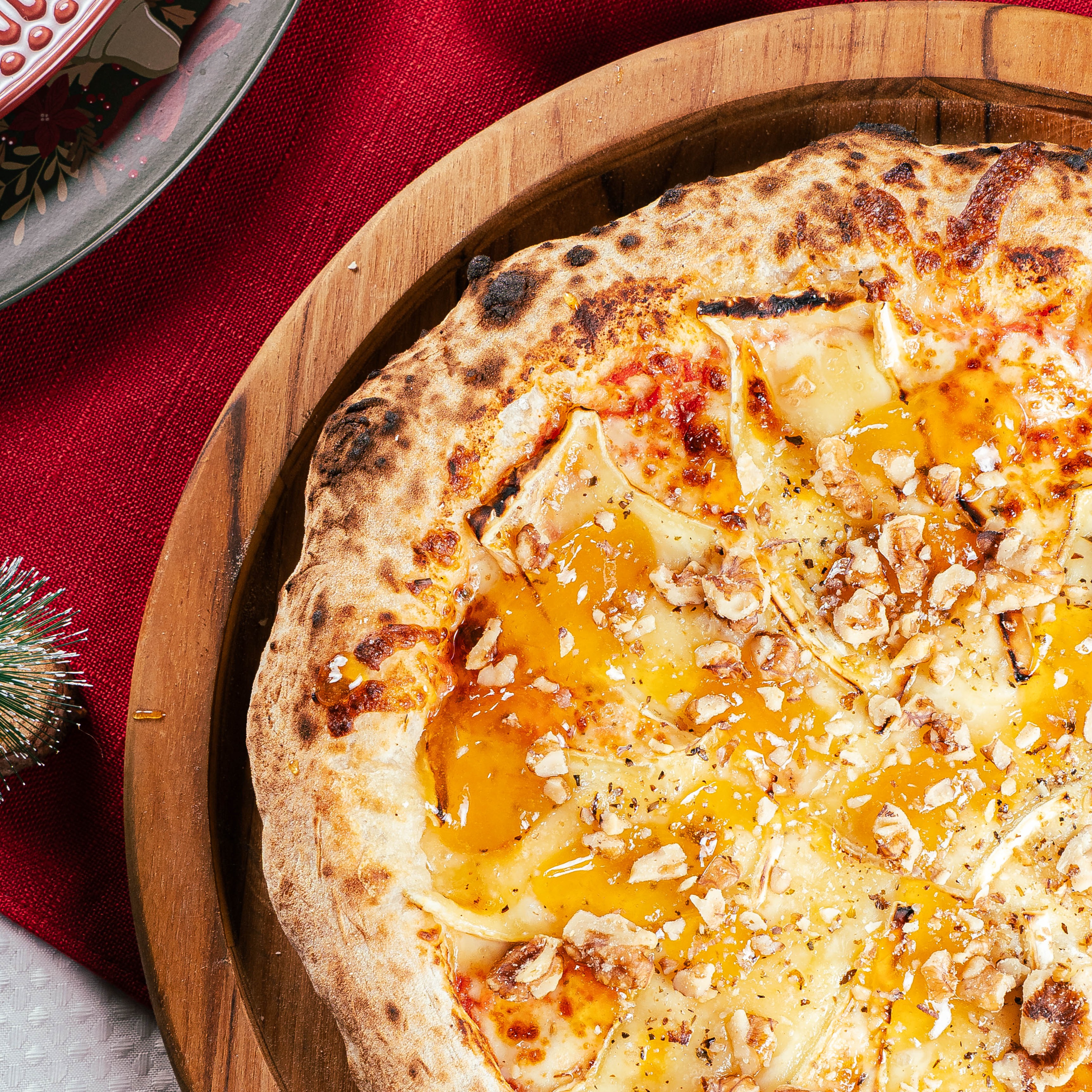 Pizza de Brie, Geleia de Damasco e Nozes