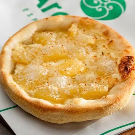 2 esfihas de Abacaxi com Coco