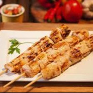 ESPETO DE PEITO DE FRANGO