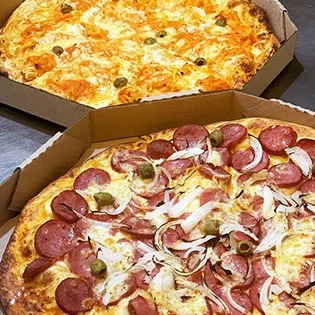 16 Fatias de Pizza ( sendo 2 pizzas de 8 fatias)