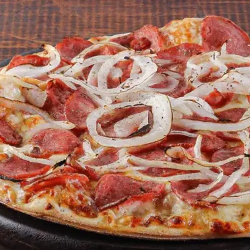 Pizza Gigante Calabresa (40 cm) + Pizza Individual Chocolate ao Leite (25 cm) + Coca Cola 2l