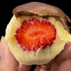 Coxinha de morango com ninho e Nutella 