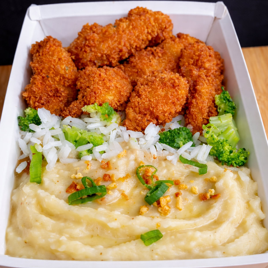 Tiras de frango à milanesa, arroz com brócolis e purê de batata com queijo/ CONGELADO
