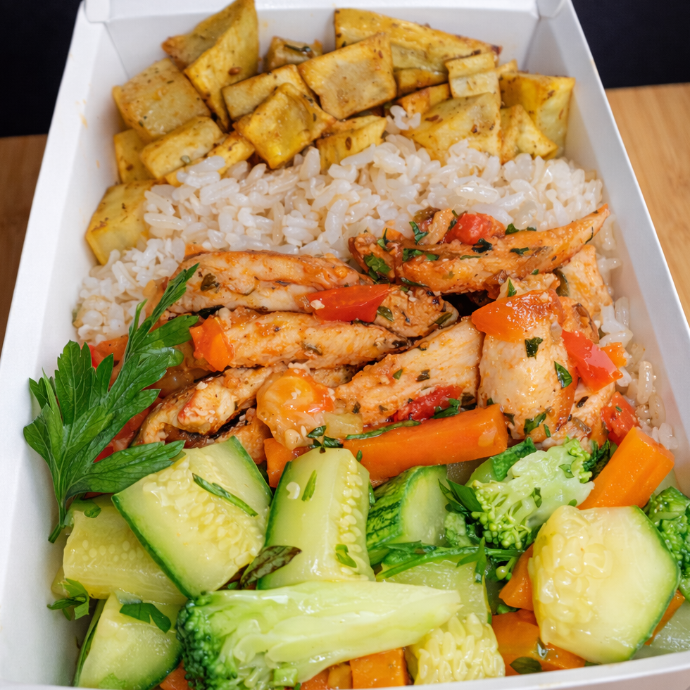 File de frango grelhado, legumes ao vapor e batata doce assada e arroz integral/ CONGELADO