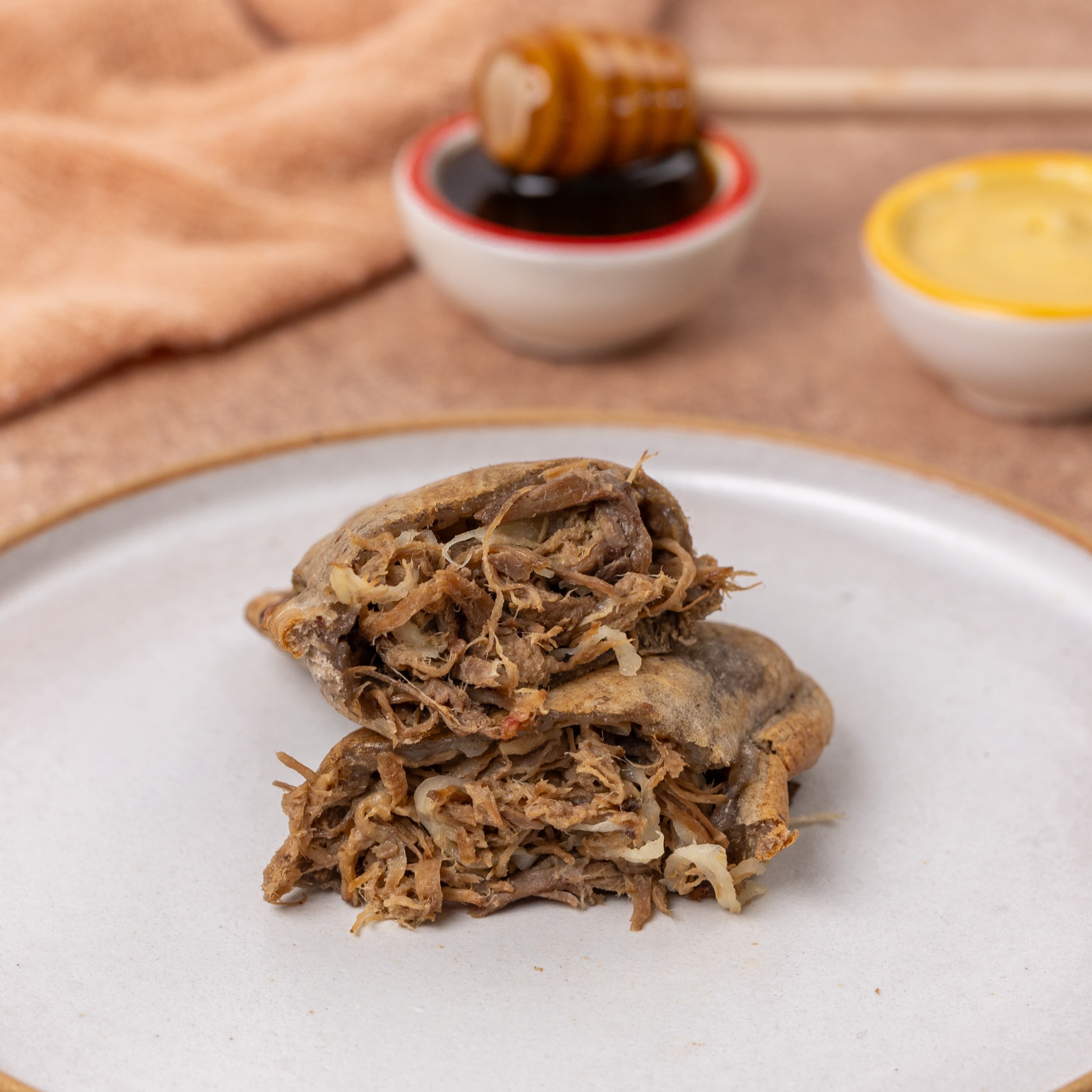 VERITÁ DE CARNE ACEBOLADA COM MOSTARDA E MEL 