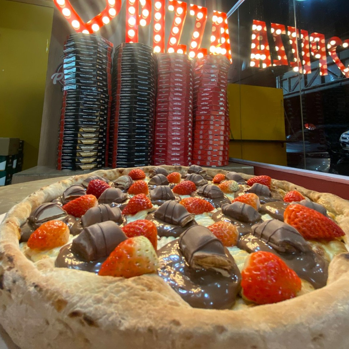 PIZZA GRANDE DE KINDER BUENO 