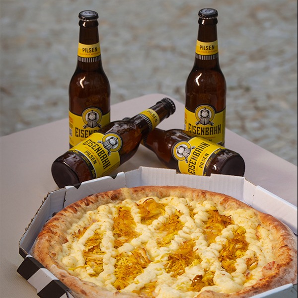 1 Pizza Salgada Frango com Catupiry 40cm + 4 Eisenbahn
