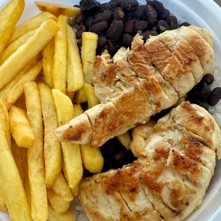 Marmita econômica de frango grelhado 