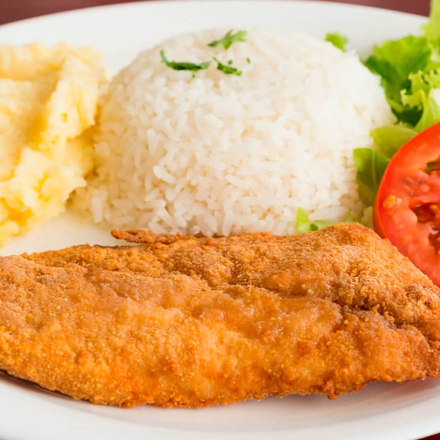 Tilápia Empanada - arroz branco, purê de batata e salada