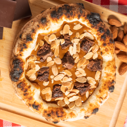 Pizza Doce de Leite argentino, brownie e amêndoas