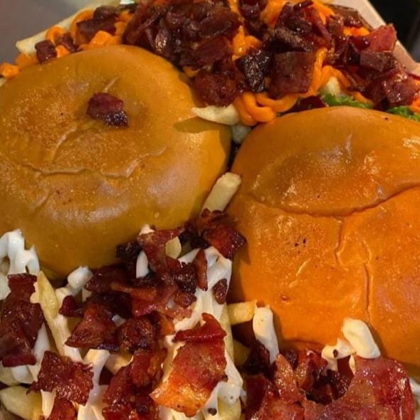 Combo na caixa 20cm com 2 hambúrgueres Simples