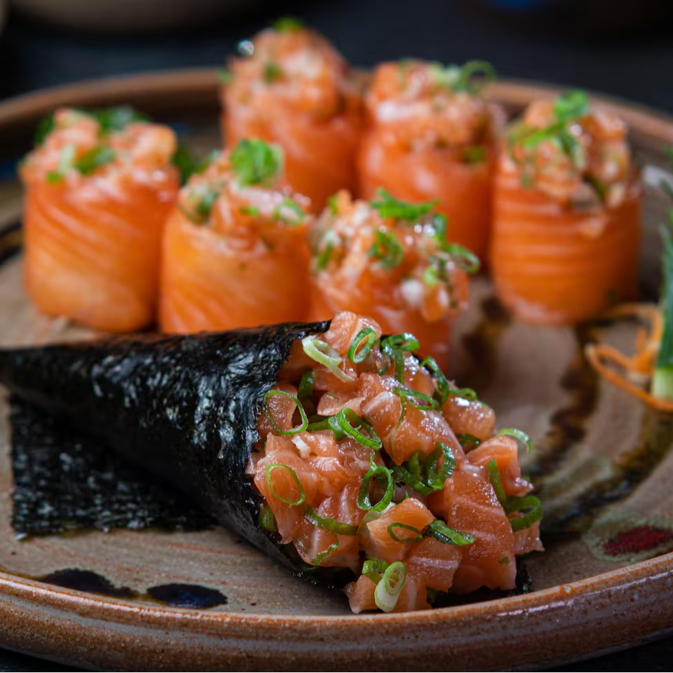 Temaki de Salmão Completo + 6 Gunkás de Salmão