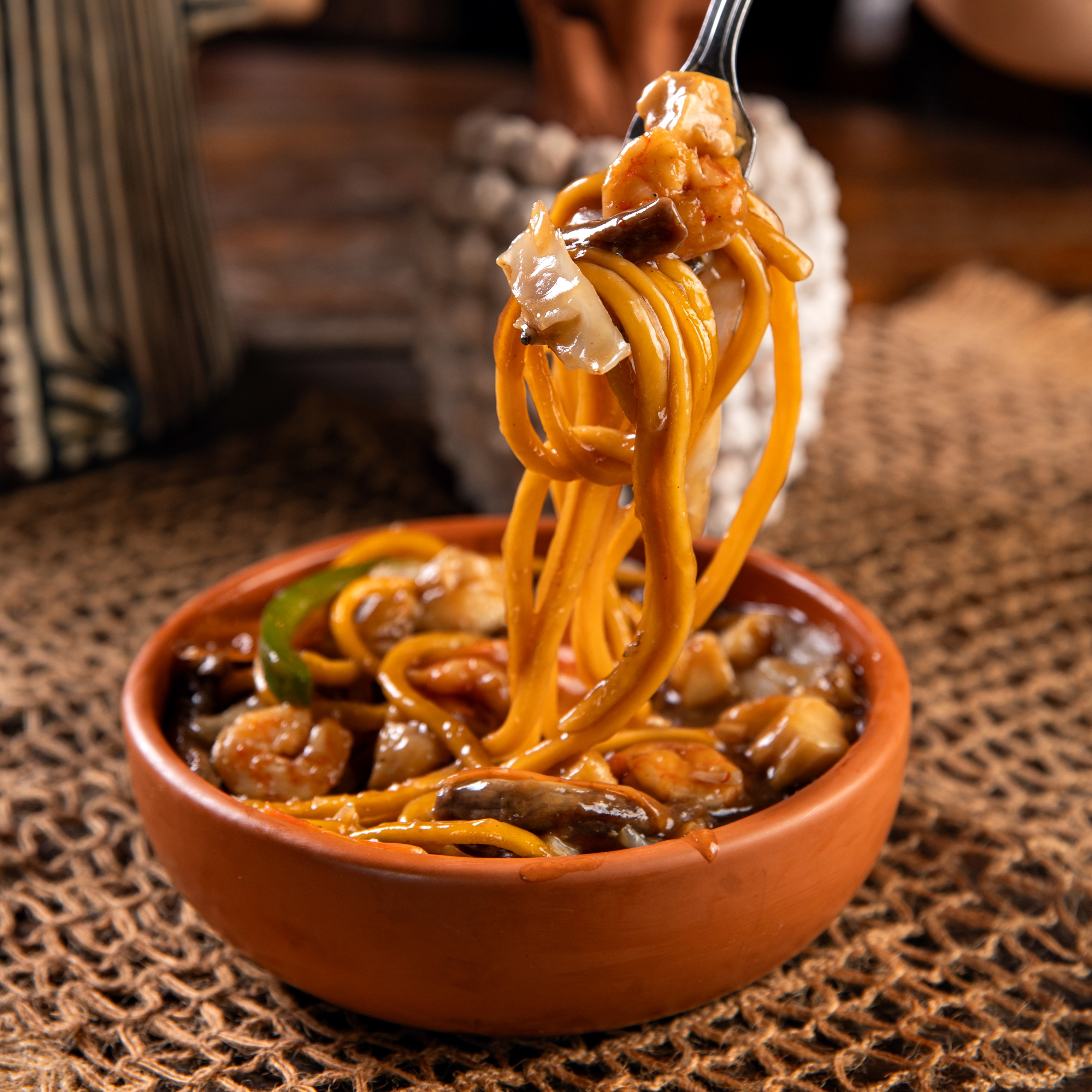 YAKISSOBA ESPECIAL (FRANGO, CARNE, CAMARÃO)