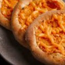 Esfiha de Peito de Peru c/Cheddar