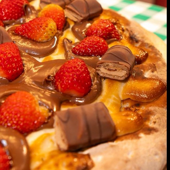 PIZZA GRANDE DE KINDER BUENO 