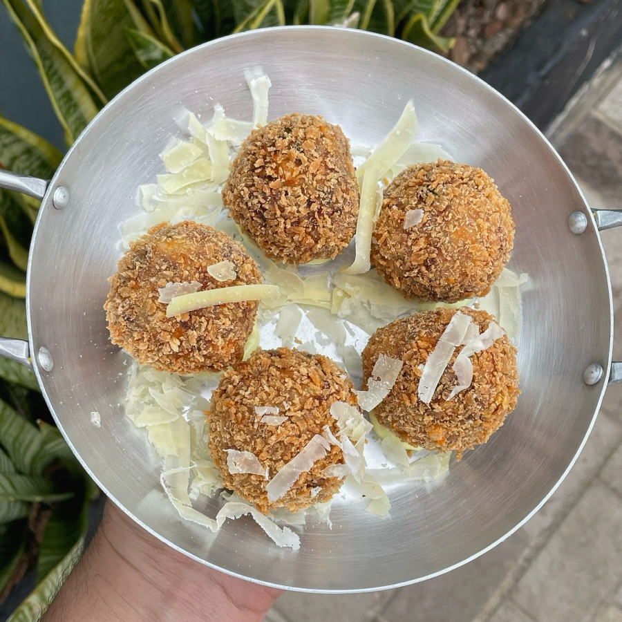 Bolinho de costela defumada