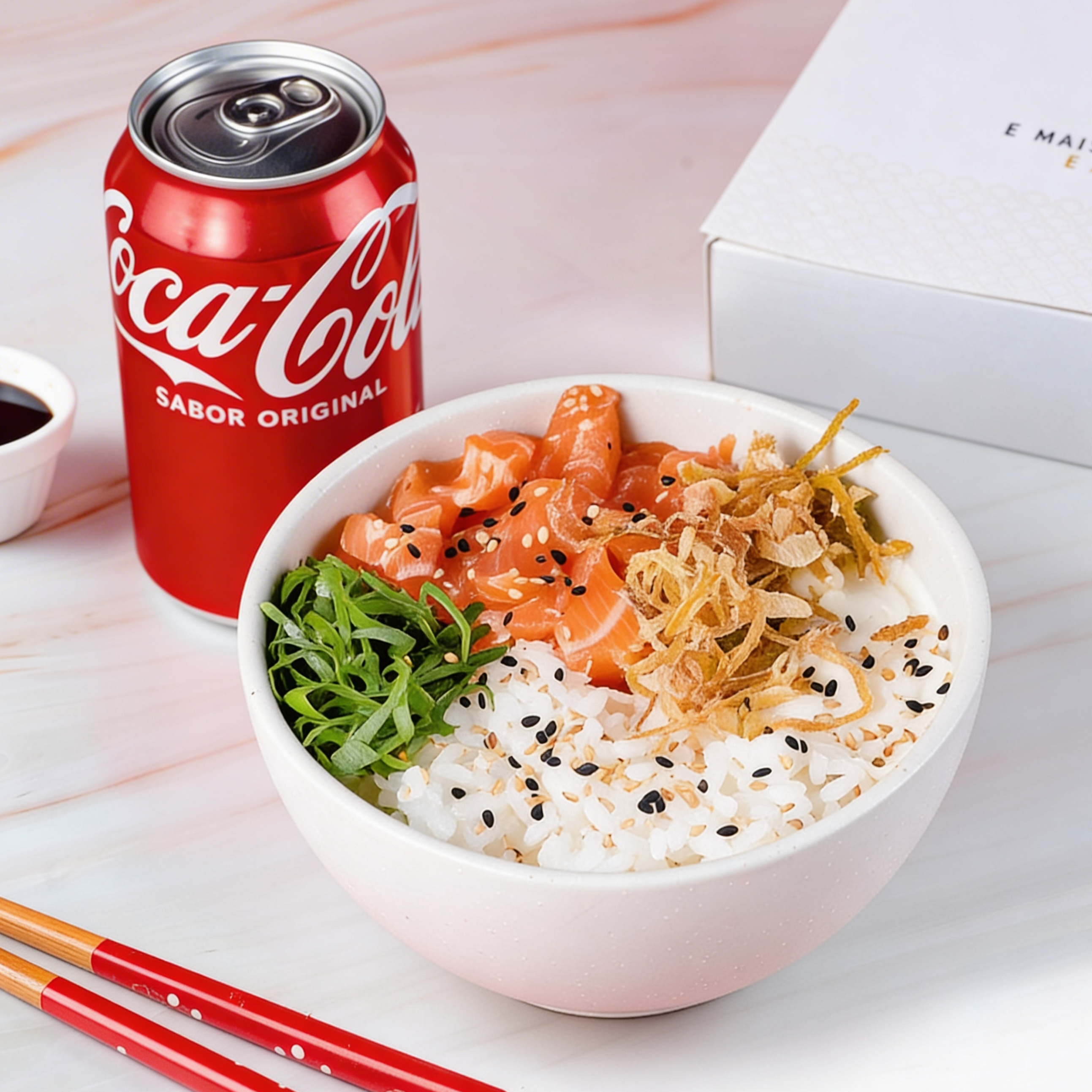 Poke de Salmão Philadelphia com Coca