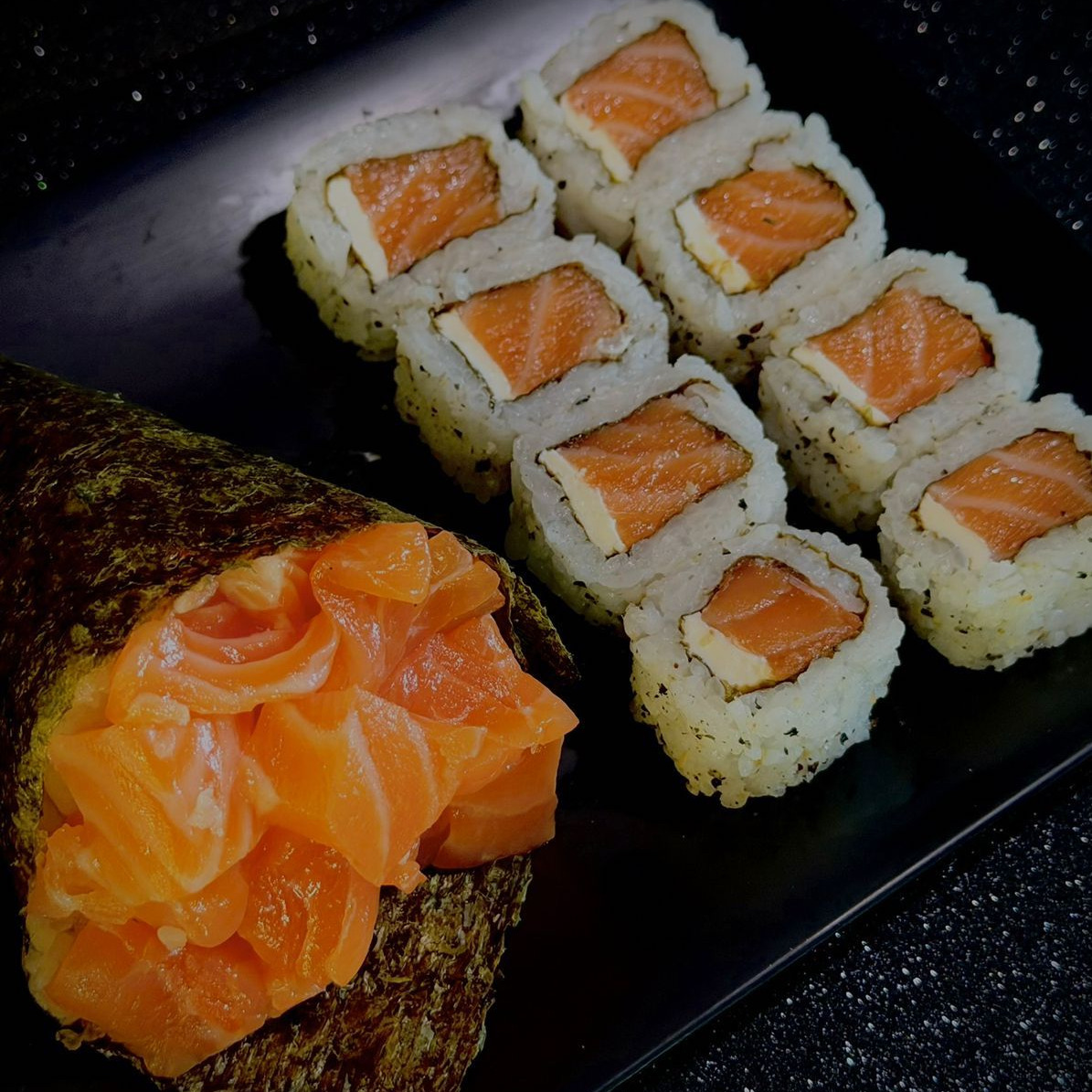 Promo - Tmk Salmão + 8 Huramaki de salmão com cream cheese