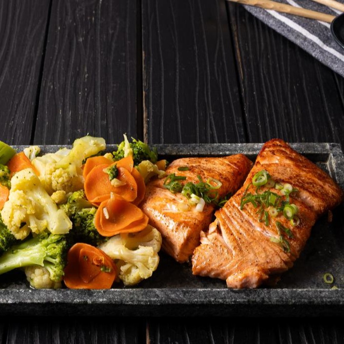 Teppan de Salmão com legumes (salmão grelhado )